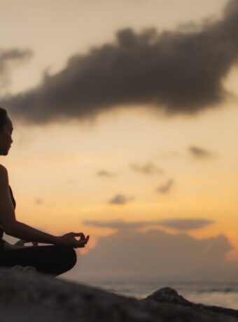 Stille Meditation: Grundlagen, Vorteile und Tipps für effektive Praxis