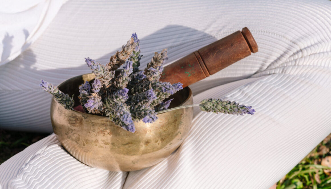 Klangschalen: Stress und Angst im Einklang bewältigen