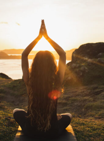 Yoga und Achtsamkeit: Wie Sie durch bewusstes Atmen Ihre Emotionen regulieren können